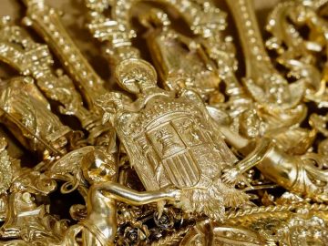 SOLICITUD DE RETIRADA DE SIMBOLOGÍA FRANQUISTA EN LA BASÍLICA DE LOS DESAMPARADOS DE VALENCIA